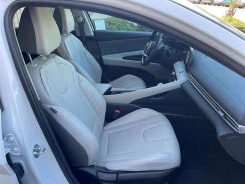 Used 2025 Hyundai Elantra Limited image 28