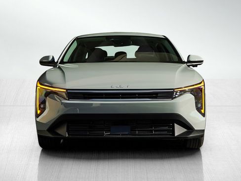 New 2025 Kia K4 LXS image 2