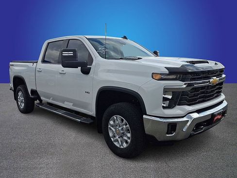 Used 2024 Chevrolet Silverado 3500 LT w/ Convenience Package AWD/4WD image 3