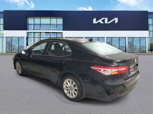 Used 2019 Toyota Camry LE image 4
