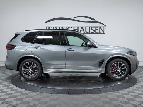 New 2026 BMW X5 xDrive40i w/ M Sport Package AWD/4WD image 4