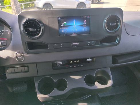 Used 2024 Mercedes-Benz Sprinter 2500 image 20