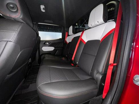 Used 2024 GMC Canyon AT4X w/ AT4X AEV Edition image 27