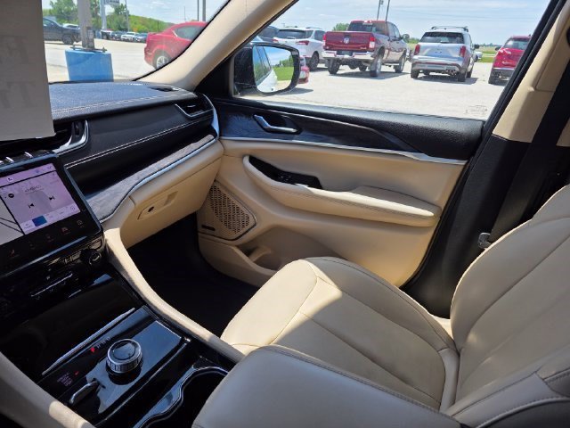 Used 2021 Jeep Grand Cherokee L Limited AWD/4WD image 25