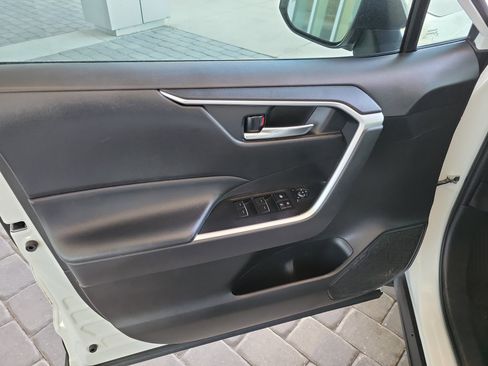Used 2022 Toyota RAV4 XLE w/ Convenience Package image 10