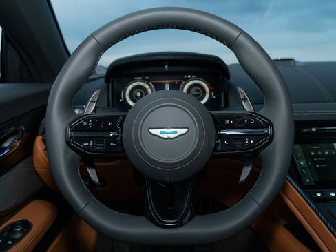 Used 2025 Aston Martin DB12 Coupe image 20