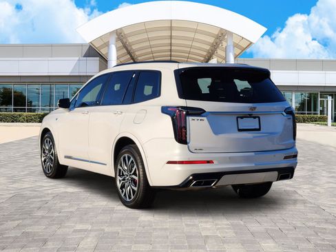 Used 2024 Cadillac XT6 Sport w/ Platinum Package image 3