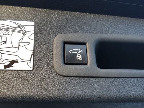 Used 2024 Toyota Sienna XLE image 11