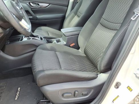 Used 2017 Nissan Rogue SV image 21