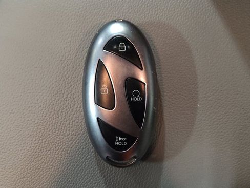 Used 2025 Hyundai Elantra SEL FWD image 32