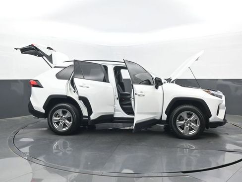 Used 2022 Toyota RAV4 XLE image 35