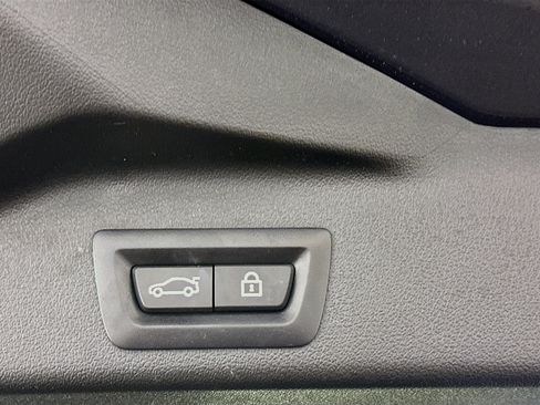 Used 2022 BMW X5 xDrive40i w/ Premium Package image 32