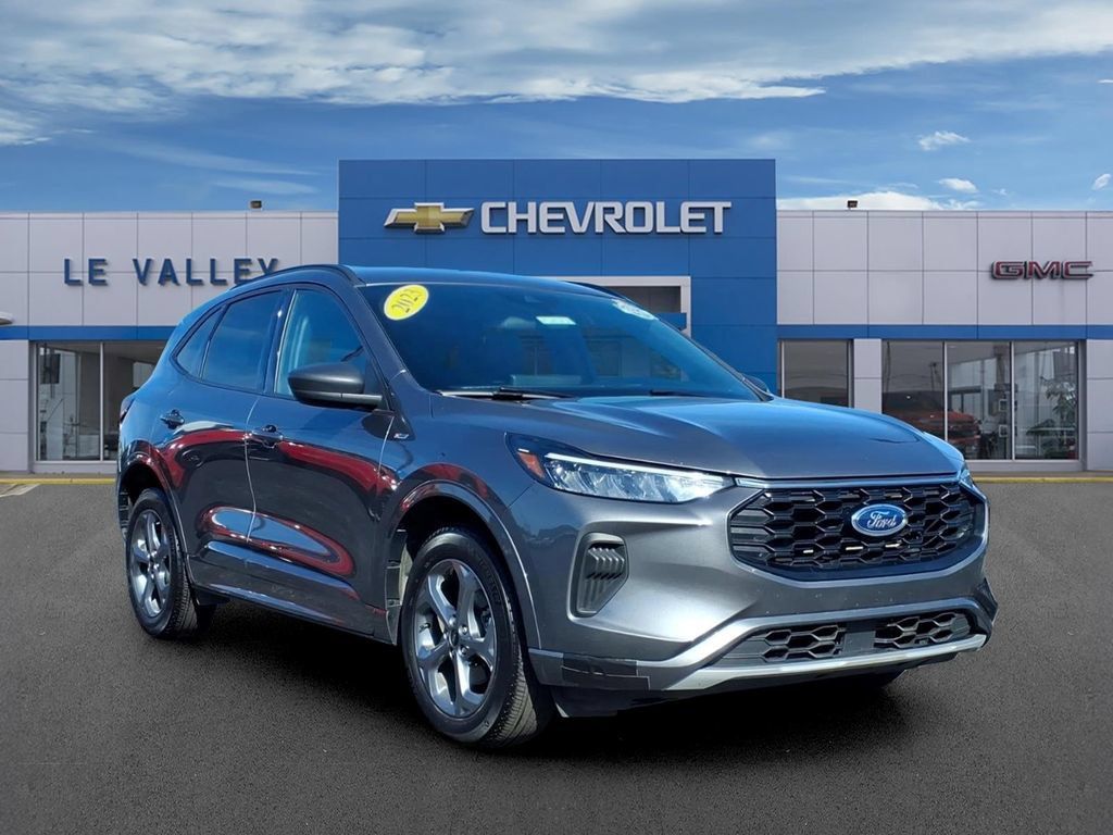 Used 2023 Ford Escape ST-Line w/ Tech Pack #1 AWD/4WD image 1