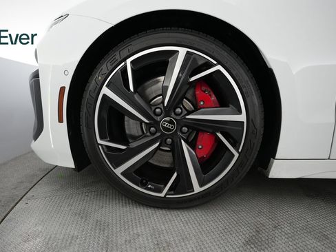 Used 2025 Audi S6 e-tron Premium Plus w/ Premium Plus AWD/4WD image 19
