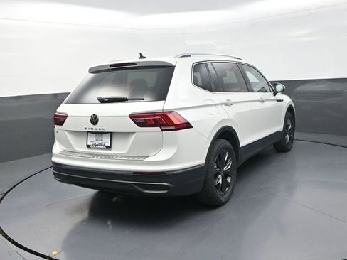 Used 2023 Volkswagen Tiguan SE w/ Panoramic Sunroof Package FWD image 10
