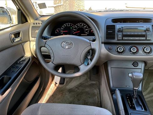 Used 2005 Toyota Camry LE image 5