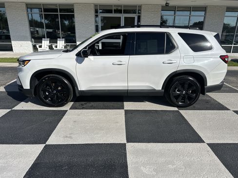 Used 2025 Honda Pilot Black Edition image 1