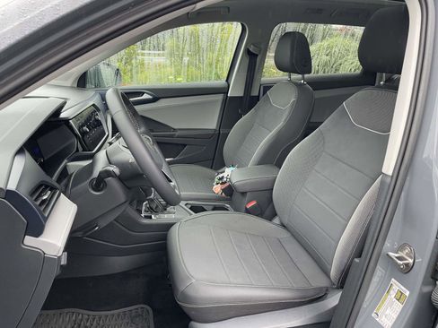 Certified 2024 Volkswagen Taos SE w/ Panoramic Sunroof Package FWD image 17