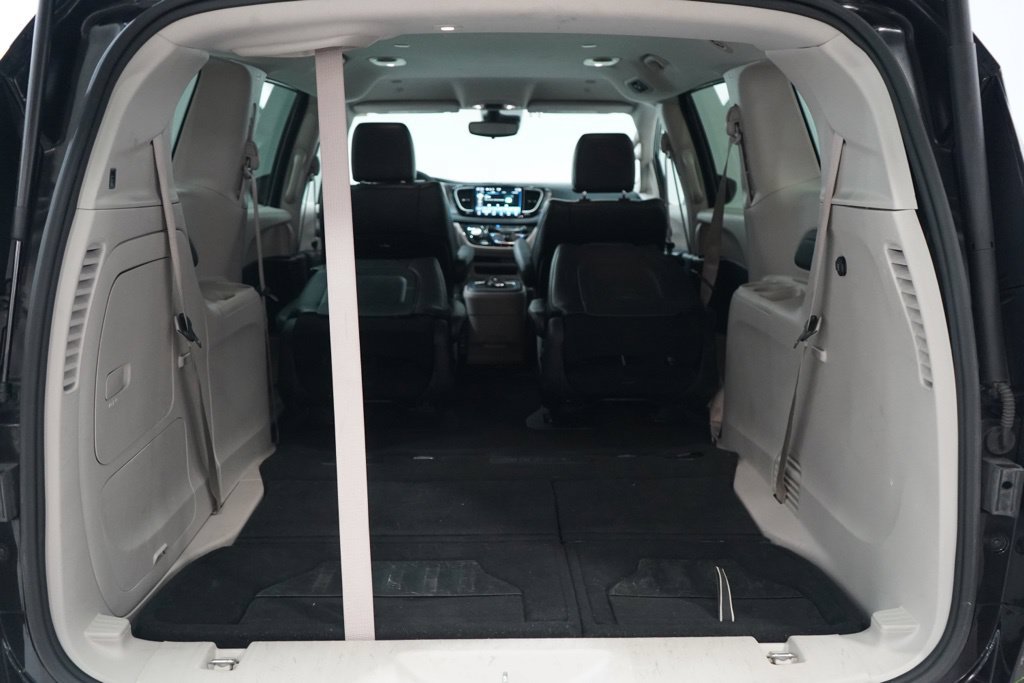 Used 2023 Chrysler Pacifica Touring-L FWD image 36