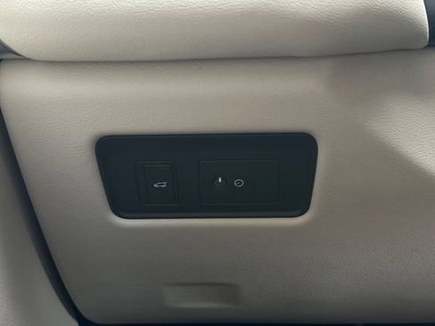 Certified 2024 Jaguar F-PACE R-Dynamic S image 29