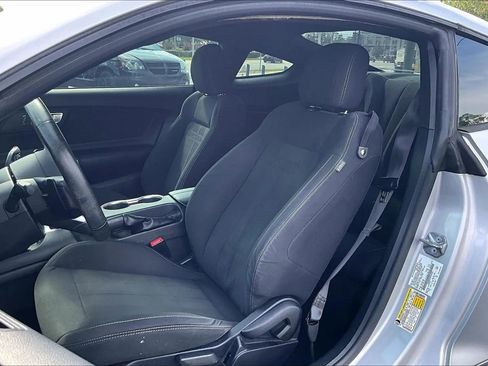Used 2019 Ford Mustang Coupe RWD image 5