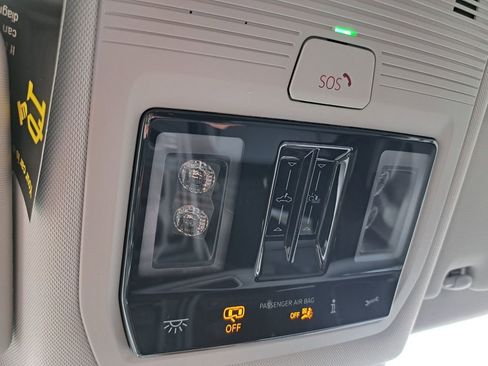 New 2026 Volkswagen Tiguan SE FWD image 17