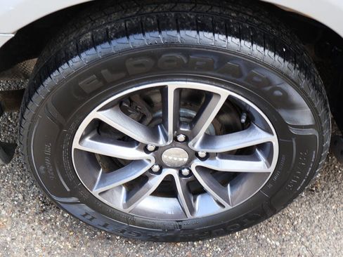 Used 2017 Dodge Grand Caravan SXT FWD image 12