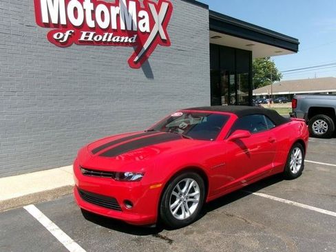 Used 2015 Chevrolet Camaro LT RWD image 2
