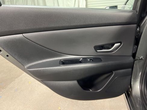 Used 2025 Hyundai Elantra SEL image 17