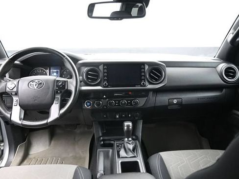 Used 2022 Toyota Tacoma TRD Off-Road AWD/4WD image 20
