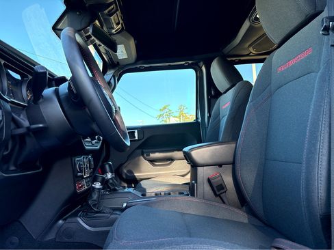 Used 2024 Jeep Wrangler Unlimited Rubicon image 10