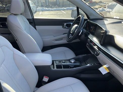 Certified 2025 Kia Sorento EX w/ EX Panoramic Sunroof Package image 32