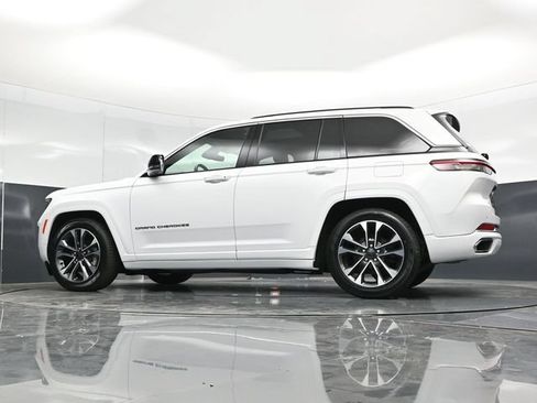 Used 2023 Jeep Grand Cherokee Overland AWD/4WD image 64