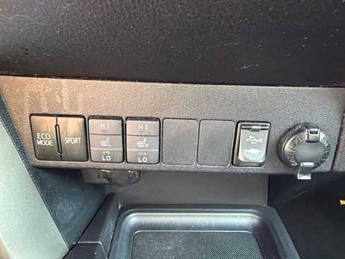 Used 2014 Toyota RAV4 Limited AWD/4WD image 25