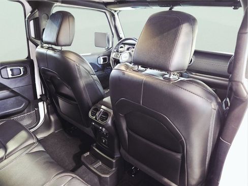 Used 2019 Jeep Wrangler Unlimited Sahara AWD/4WD image 43