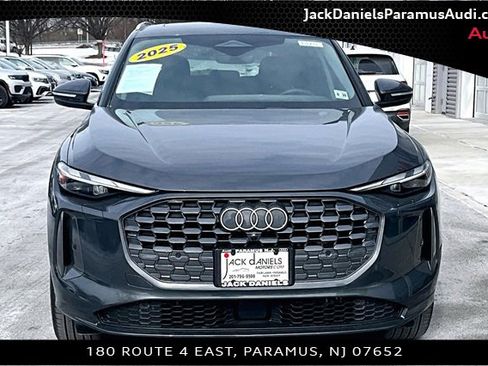 Used 2025 Audi Q5 Premium w/ Convenience Package image 3
