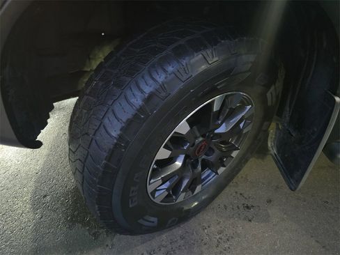 Used 2023 Nissan Titan PRO-4X w/ Pro-4x Convenience Package image 32