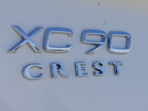 New 2025 Volvo XC90 T8 Core w/ Climate Package image 9