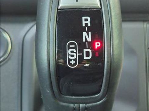 Used 2025 Land Rover Defender 130 X-Dynamic SE AWD/4WD image 12