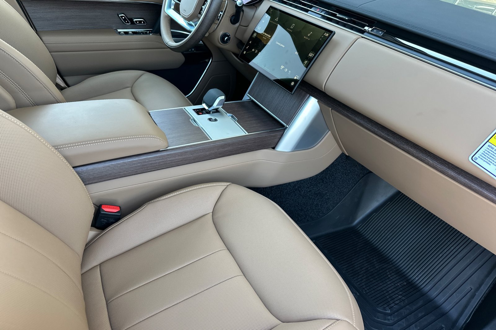 New 2026 Land Rover Range Rover Long Wheelbase SE AWD/4WD image 16