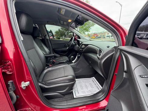 Used 2019 Chevrolet Trax LT w/ LT Convenience Package FWD image 34