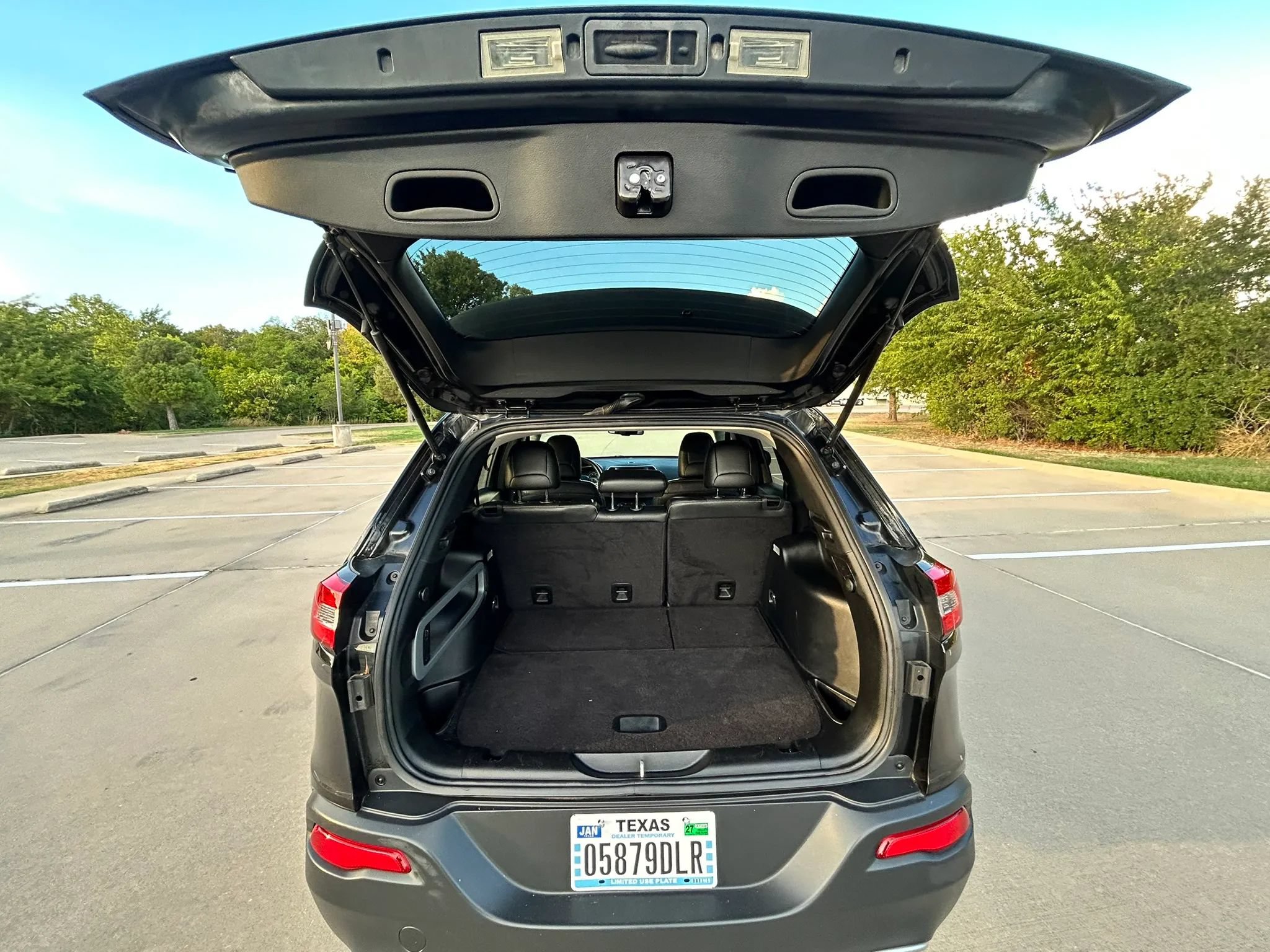 Used 2015 Jeep Cherokee Limited FWD image 10