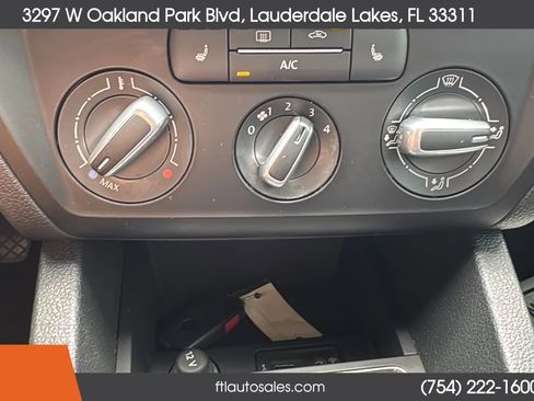 Used 2017 Volkswagen Jetta SE FWD image 55