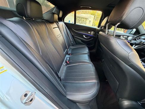 Used 2019 Mercedes-Benz E 300 4MATIC image 26