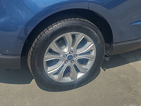 Used 2019 Ford Edge Titanium w/ Equipment Group 301A AWD/4WD image 14