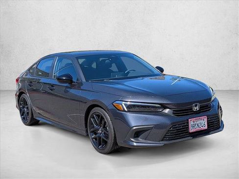 Used 2023 Honda Civic Sport image 3