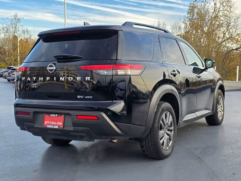 Used 2024 Nissan Pathfinder SV image 5