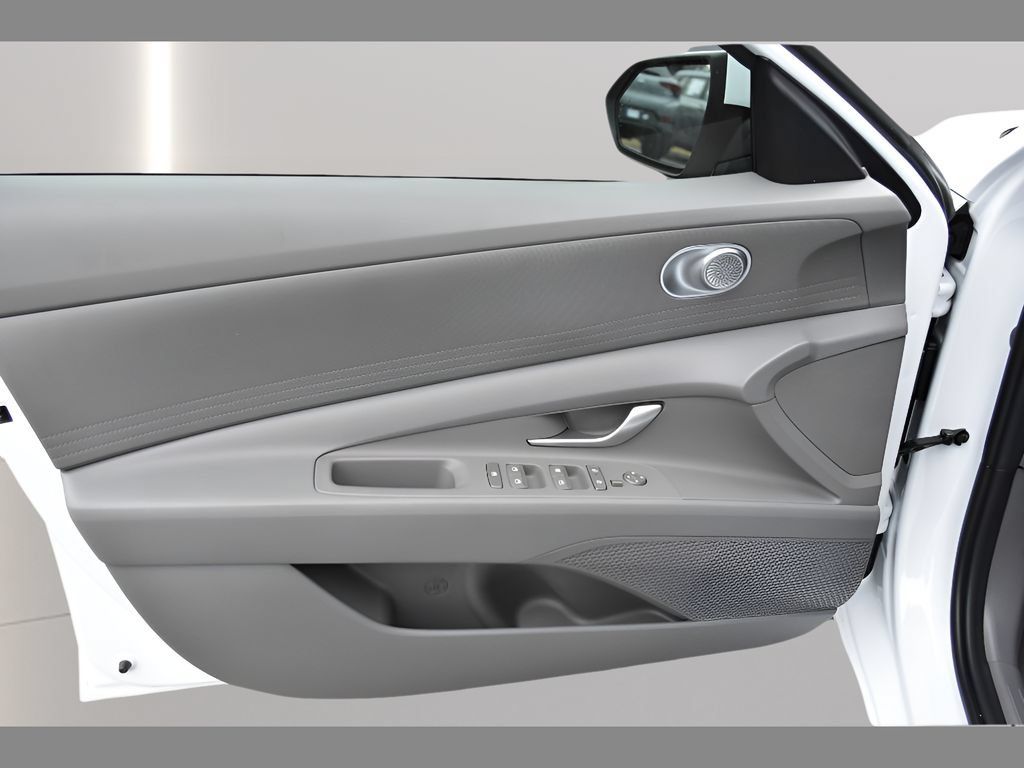 New 2026 Hyundai Elantra SE FWD image 16