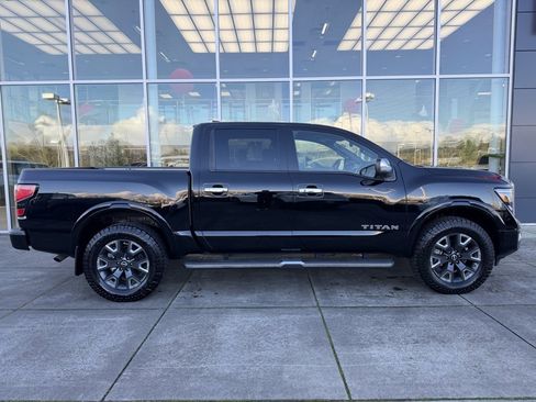 Used 2024 Nissan Titan Platinum Reserve w/ Moonroof Package image 9