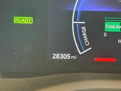 Used 2025 Toyota Camry SE w/ Convenience Package FWD image 14